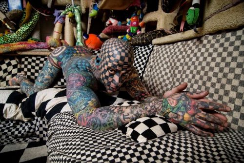 Body 99 % tattooed “The Checkered Man”Appear in the media as “The Checkered Man”