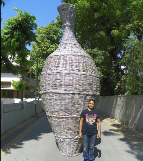 Indian Neelu Patel creates the world’s tallest pot with 5.950 paper sticks.