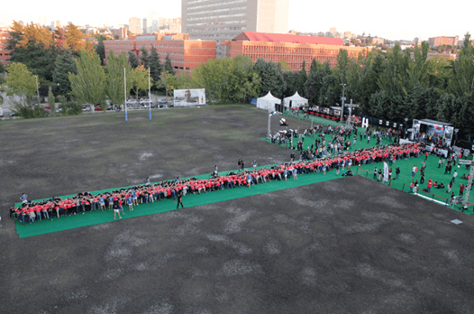 The largest scrum in the world in Madrid, a new record for the people of Ron Santa Teresa